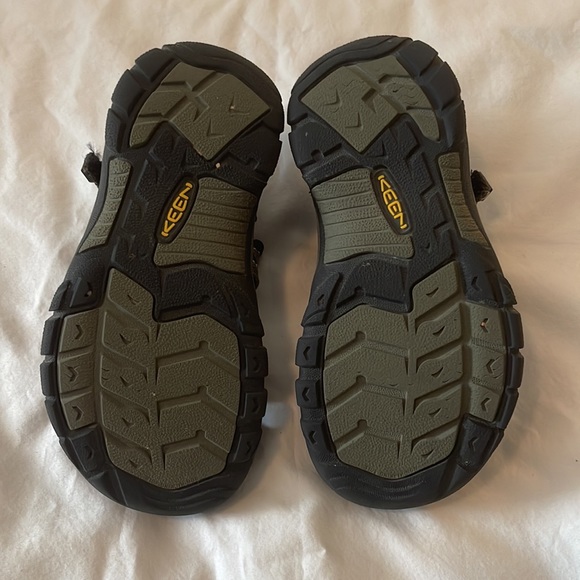 KEEN Kids Sandals - Picture 2 of 3